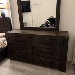 Dresser