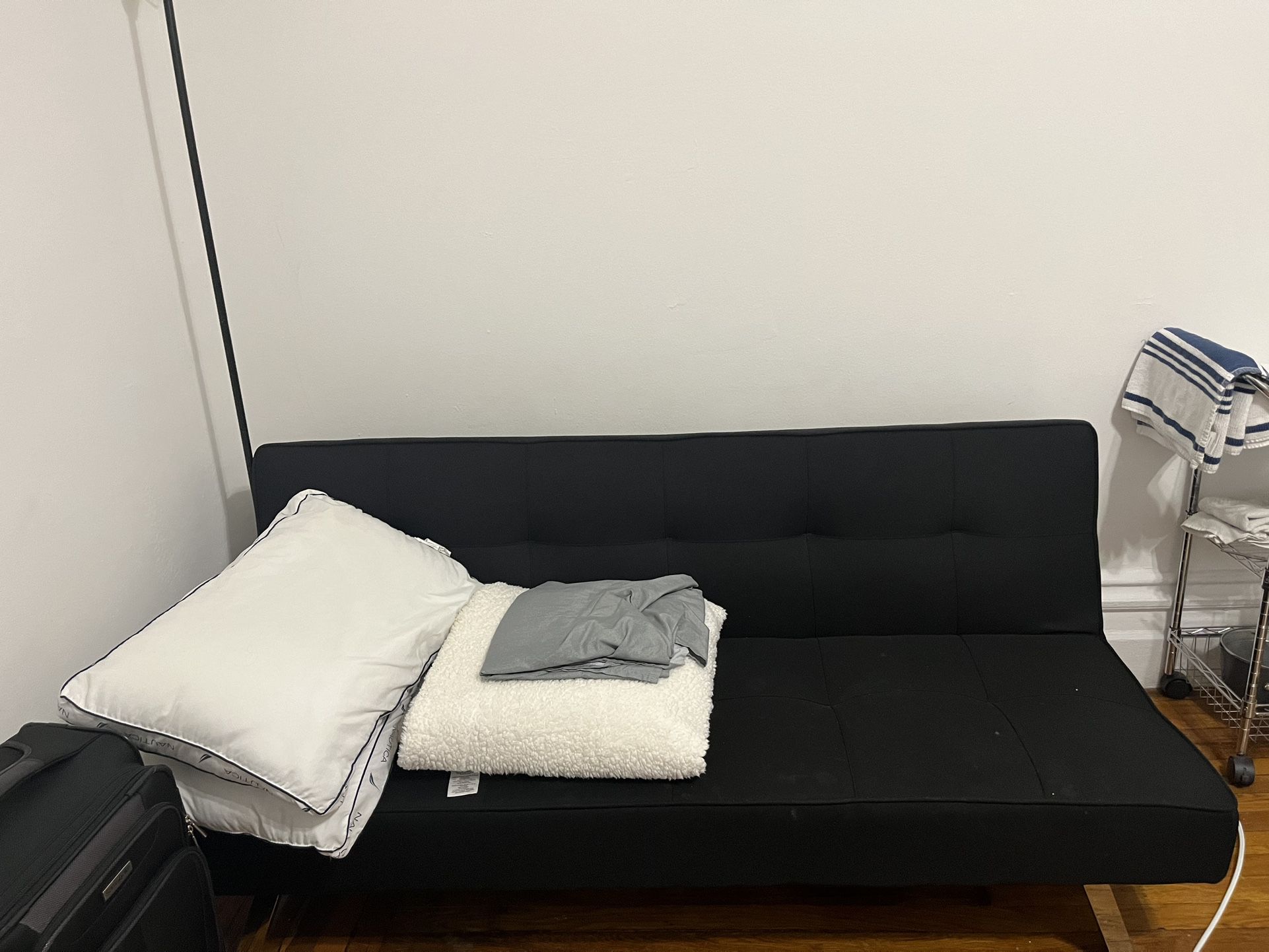 Futon (couch / bed)