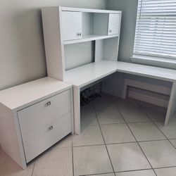 kathy ireland Echo Lateral L Desk And File Cabinet in Pure White