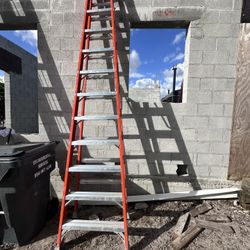 LOUISVILLE Stepladder: 12 ft Ladder Size