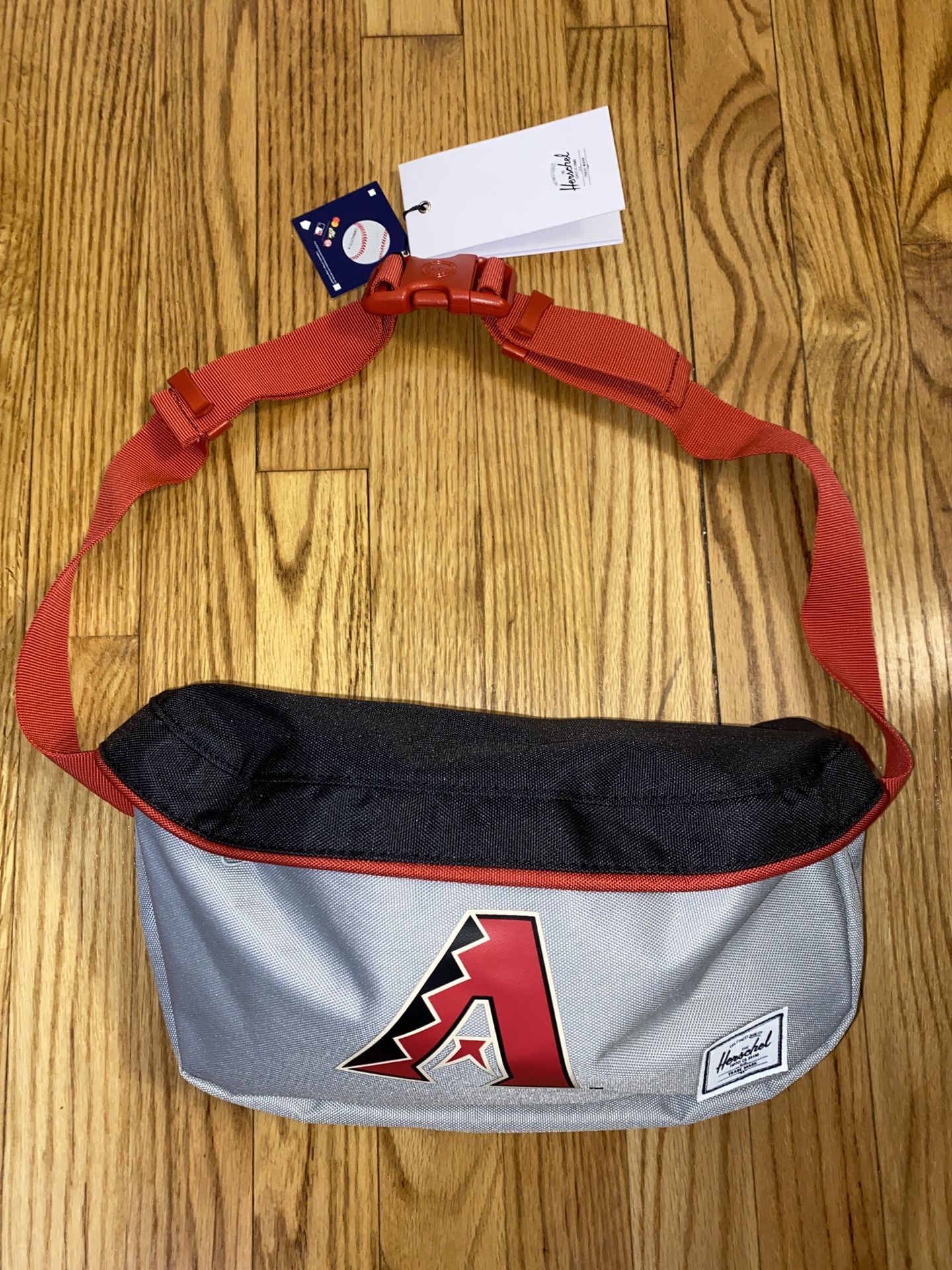 Herschel Supply Co MLB Arizona Diamondbacks Large Waist Bag NEW!!! 