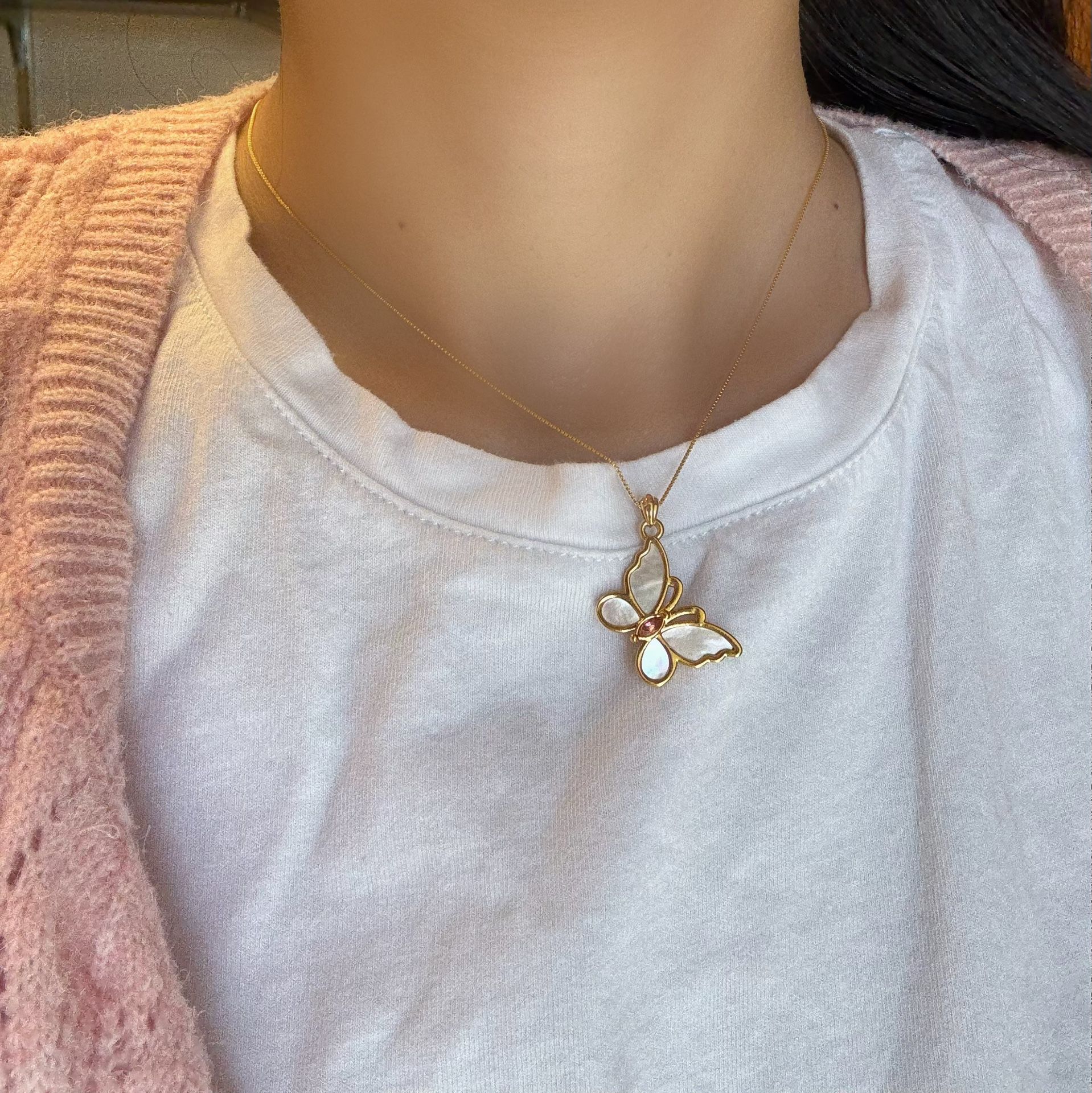18K Yellow Gold Mother of Pearl Butterfly Pendent Charm