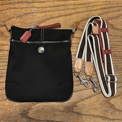 Coach Crossbody Black Nylon / Vinyl Signature Logo Purse In Beautiful Excellent Condition