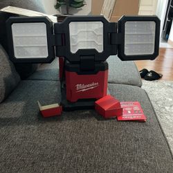 M18 18-Volt Lithium-Ion Cordless 4500 Lumens ROVER Dual Power Triple-Panel Flood & Area Light (Tool-Only)