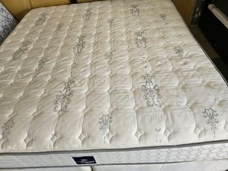 Serta Perfectsleeper King Mattress And Box Spring 🌙