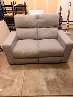 Dual Power Reclining Loveseat (Gray) – Power Headrests & USB Charging