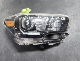 Toyota Tacoma Headlight Right Passenger Side Part $190 H