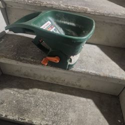 Fertilizer Spreader 