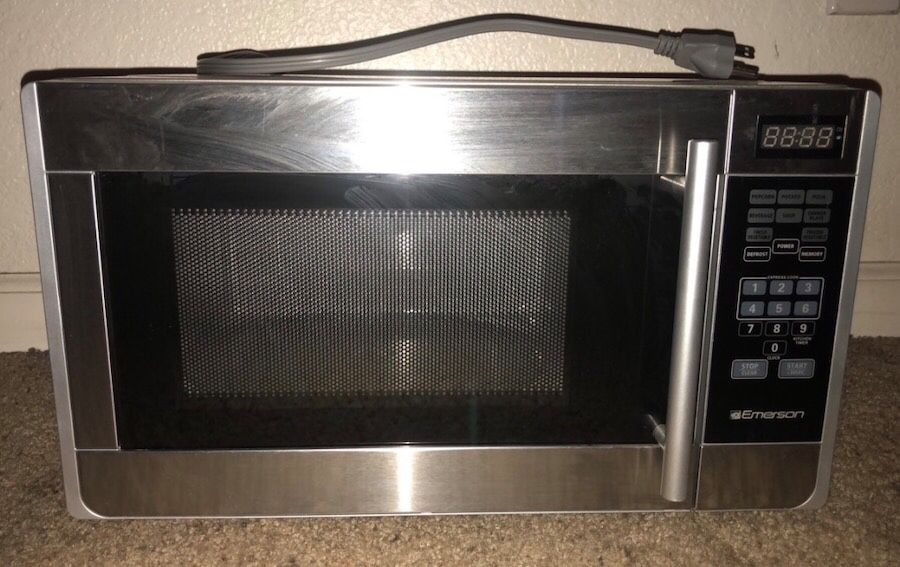 Emerson 0.7 Cu. Ft. 700 Watt Microwave Oven - Stainless Steel MW8785SS