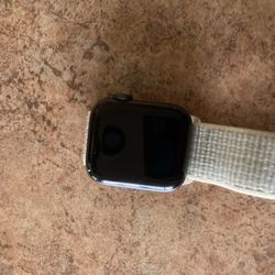 Apple Watch Series 4 40mm – Space Gray | w/ Charger