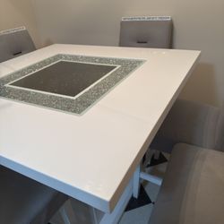 Bran New Dining Table For Sale Price $1000