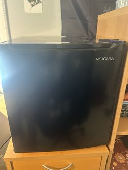 Insignia 1.6 Cubic Feet Mini Fridge