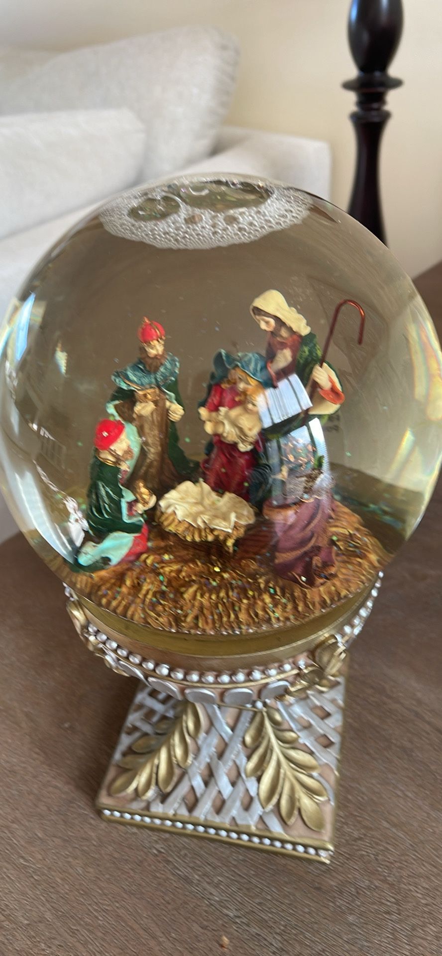 Beautiful Vintage Nativity Snow Globe