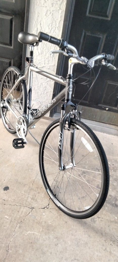 Brand New Trek 7200 Multi track Aluminum Hybrid Bike