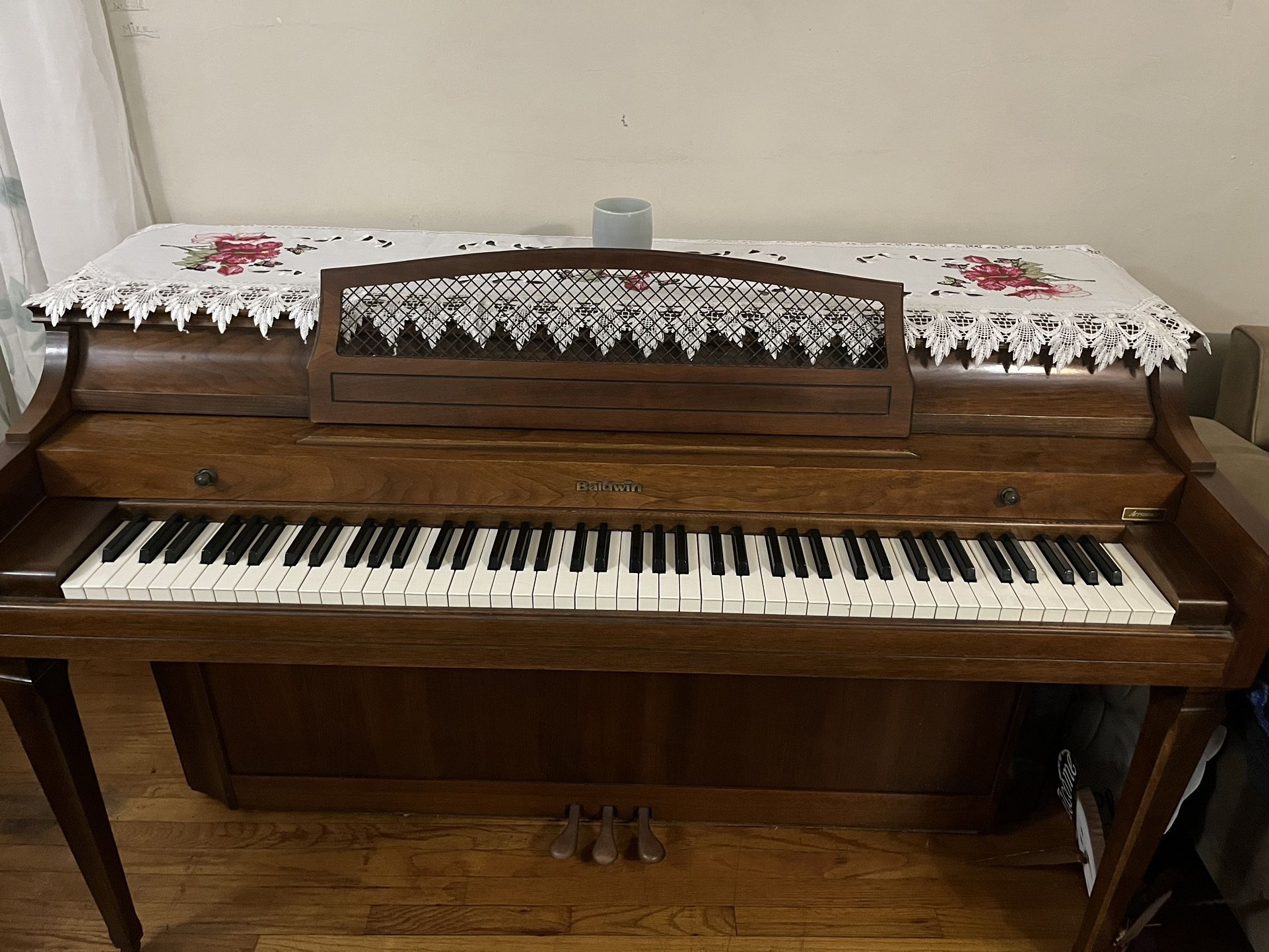 Baldwin upright Piano