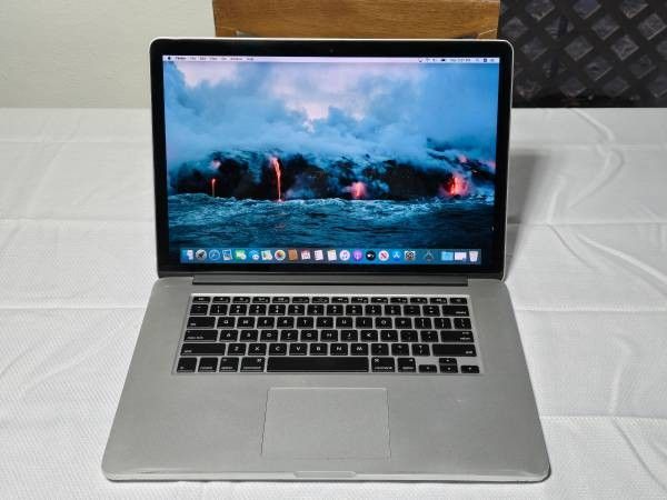 Apple MacBook Pro (Intel i7/ 8GB Ram/ New 256GB SSD/ New Battery)
