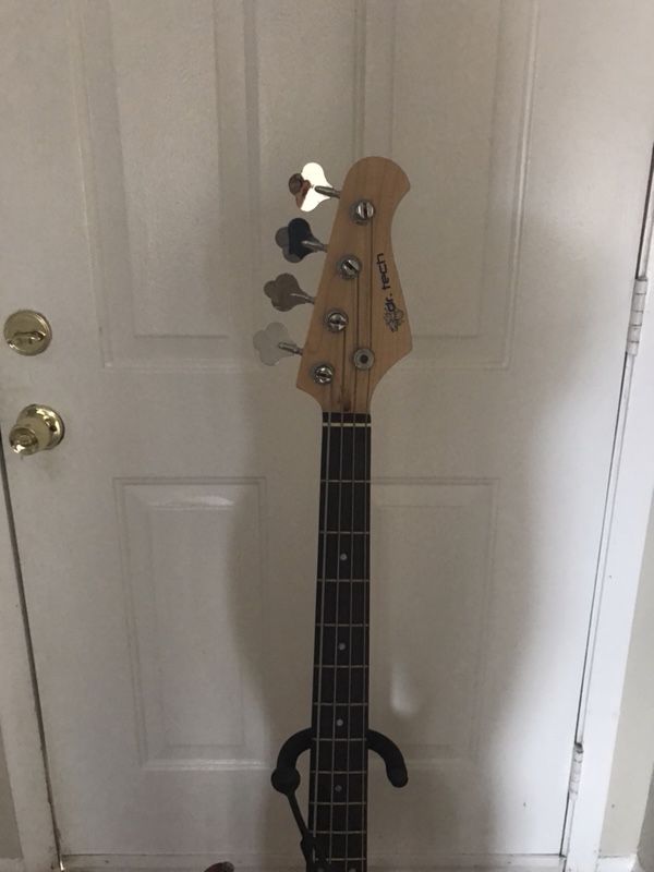 New bass guitar use 2 time with gig bag new excellent condition