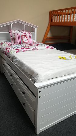 Twin bed & trundle