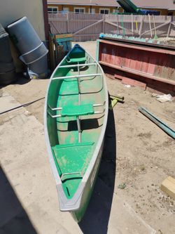 Canoe boat