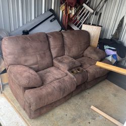 Double Recliner Couch With Cup Holders 