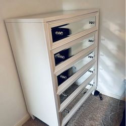 BEAUTIFUL MIRRORED DRESSER!