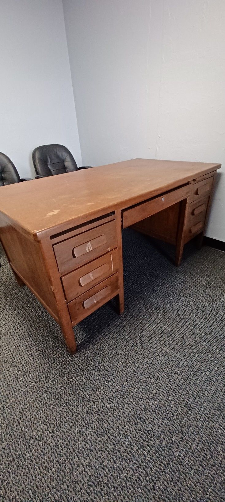 OFFICE DESK AND LEATHER CHAIRS