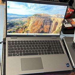 Dell precision 3570  16GB RAM  256GB SSD Core i5 12th Gen Windows 11 Pro 