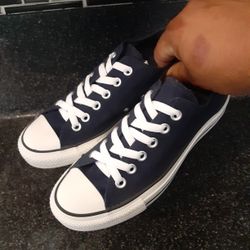 Converse womens 6.5 Like new 