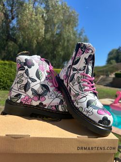 Dr. Martens (Size 5Y)