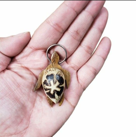 Wooden Maui Turtle Keychain