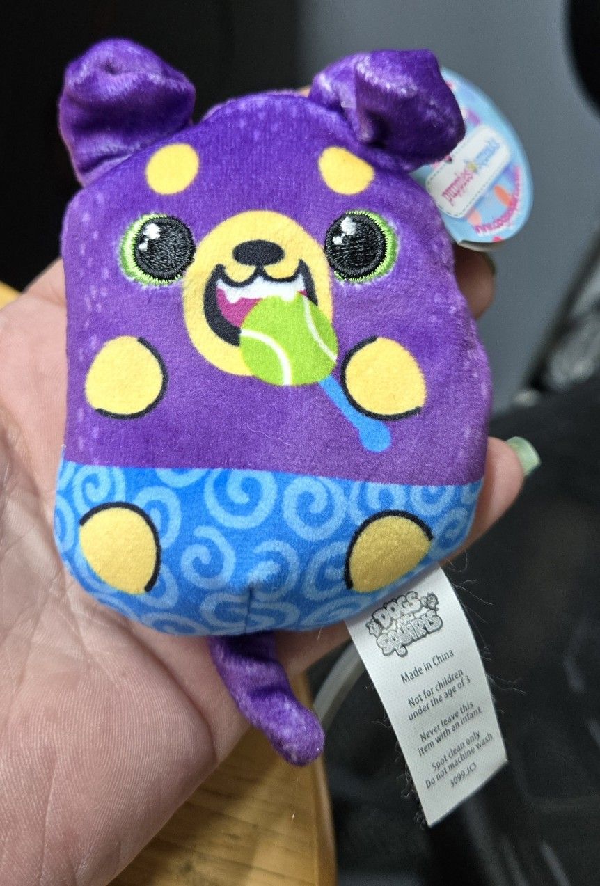 DOG VS SQUIRLS NEW WITH TAGS