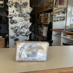 1996 To 1998 Toyota 4Runner Headlight Passenger Side Assembly #235 FB204