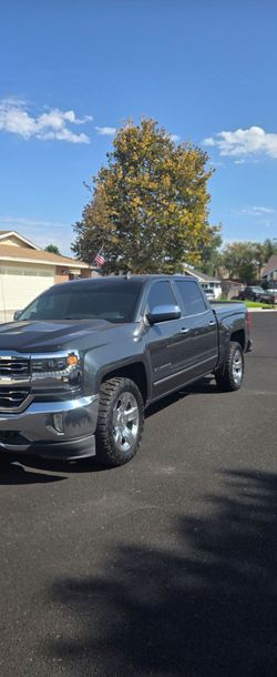 Chevrolet Silverado Crew Cab Pickup Truck ltz