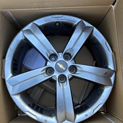 17 x 7.5 in Chevrolet rims PRICE FIRM (READ DESCRIPTION)
