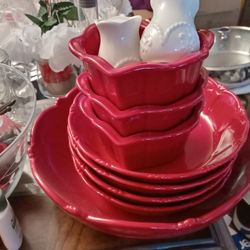 SET DE 4 PLATOS. 4 CORAZONES  ENSALADERA. Y SALEROS. PRINCESS HOUSE