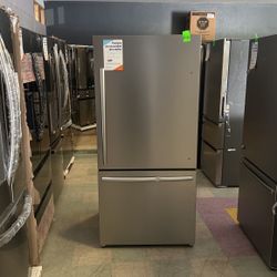 Mora 22.3 Cu.Ft Bottom Freezer Refrigerator with Installed Ice Maker