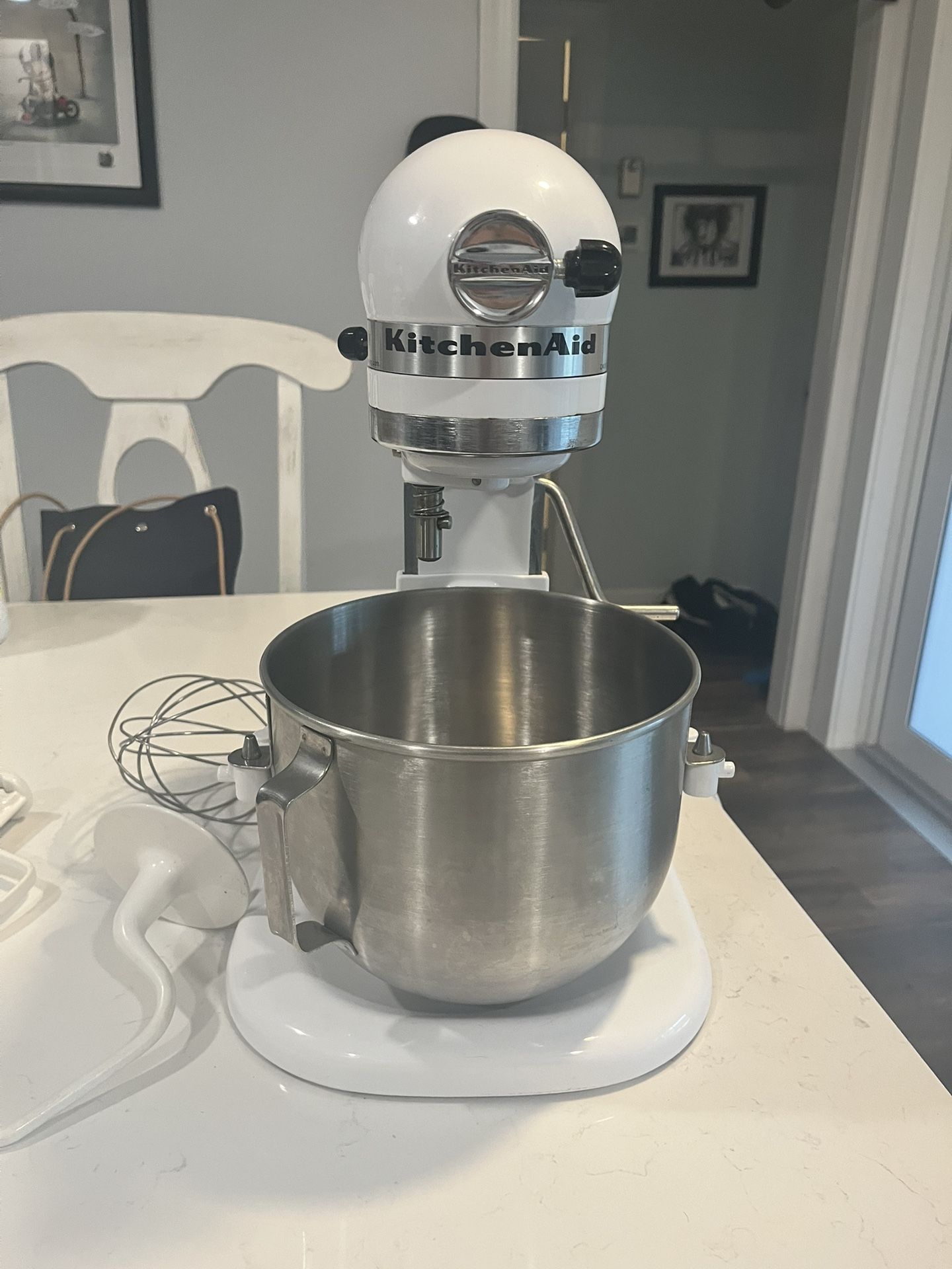 Kitchenaid Mixer. Hardly Used.