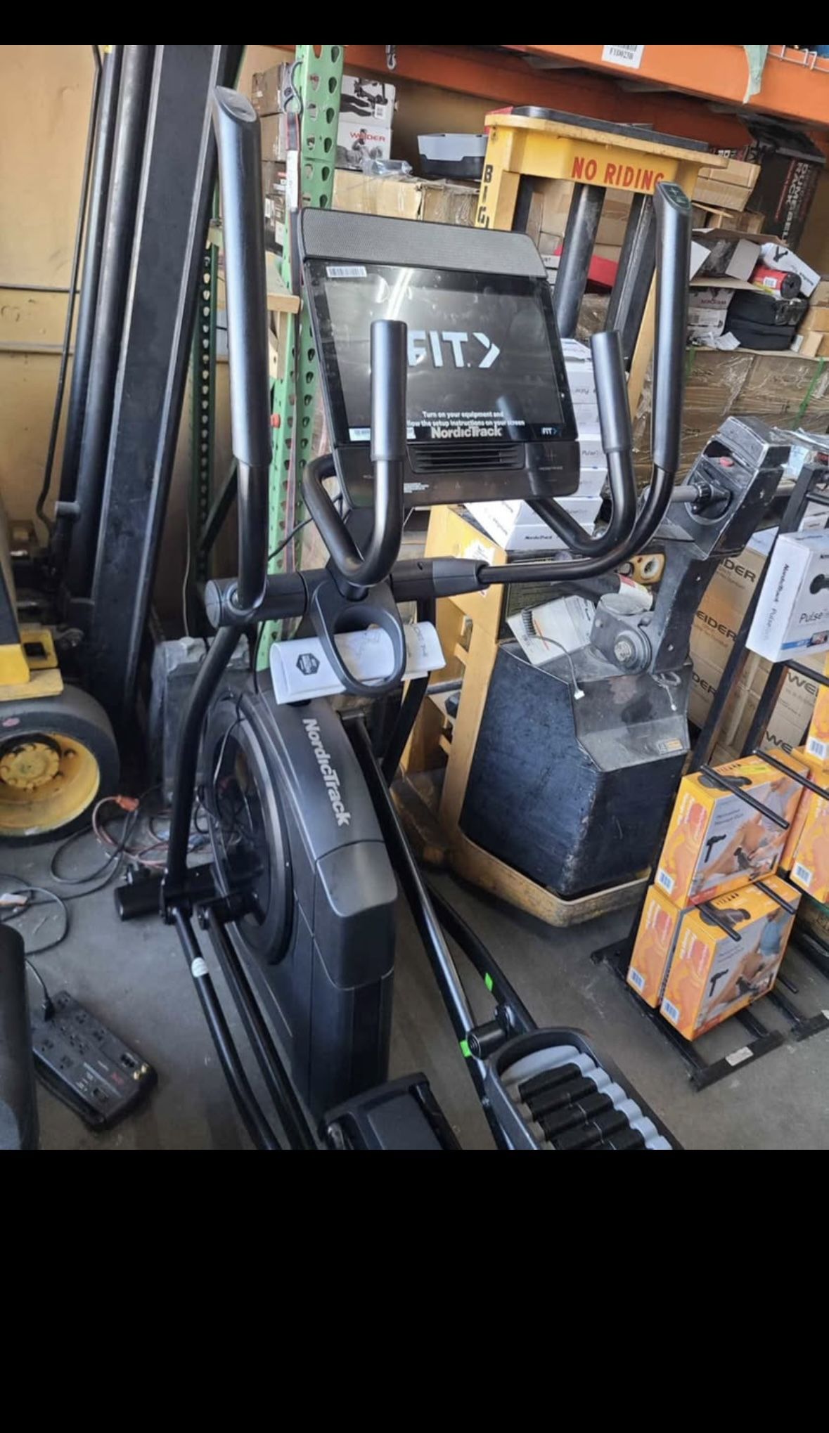 FULLERTON - Nordictrack Airglide 14i Elliptical professional grade - 14" ifit screen - 500$