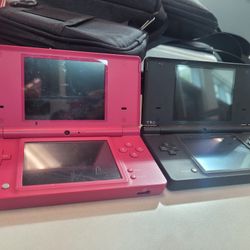 2  Nintendo DS I   + 2  Games + 1 Charger