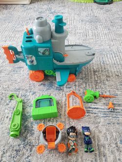 Pj  Masks Romeo's Flying Factory Playset 