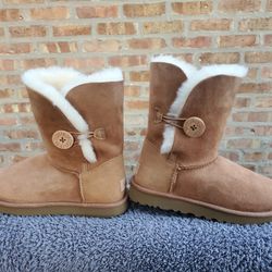 UGG Bailey Button Chestnut US Size 6 New