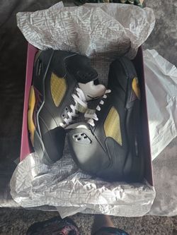 Jordan 5 Retro
A Ma Maniére Dusk