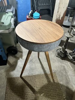Bluetooth Speaker table