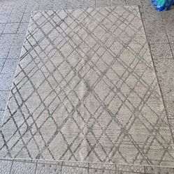 Free- Floor rug 8’ X 10’ 