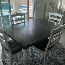Farmy Dining Table