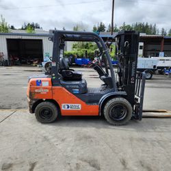 6,000 Lb Toyota Warehouse Forklift QUADMAST! NEW BRAKES INSTALLED* LOW HOURS!!