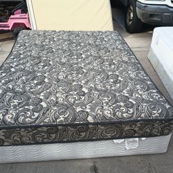 Queen Serta Mattress And Box Spring 