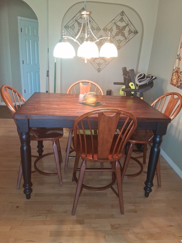 Kitchen Table With 4 Chairs
