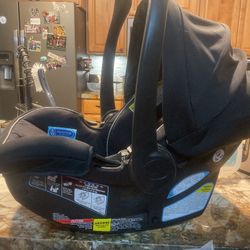 Graco Snugride Snuglock 35 Car Seat