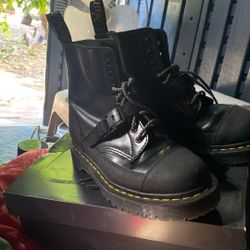 AUTHENTIC DR MARTENS SIZE 7